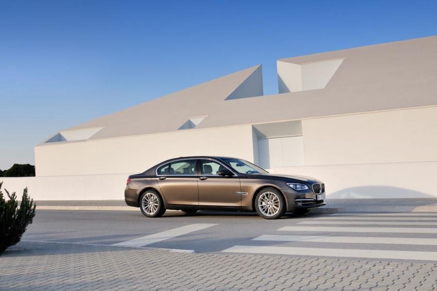  BMW 7-Series 2013 года  (фото 58 из 123)